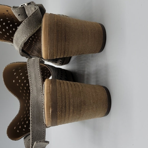 Sophia Milano Grey Perforated Suede Sling Back Sandal Heels Size 8 - Picture 4 of 8